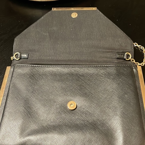 Black textured vinyl shoulder bag with gold hardware - Picture 9 of 10